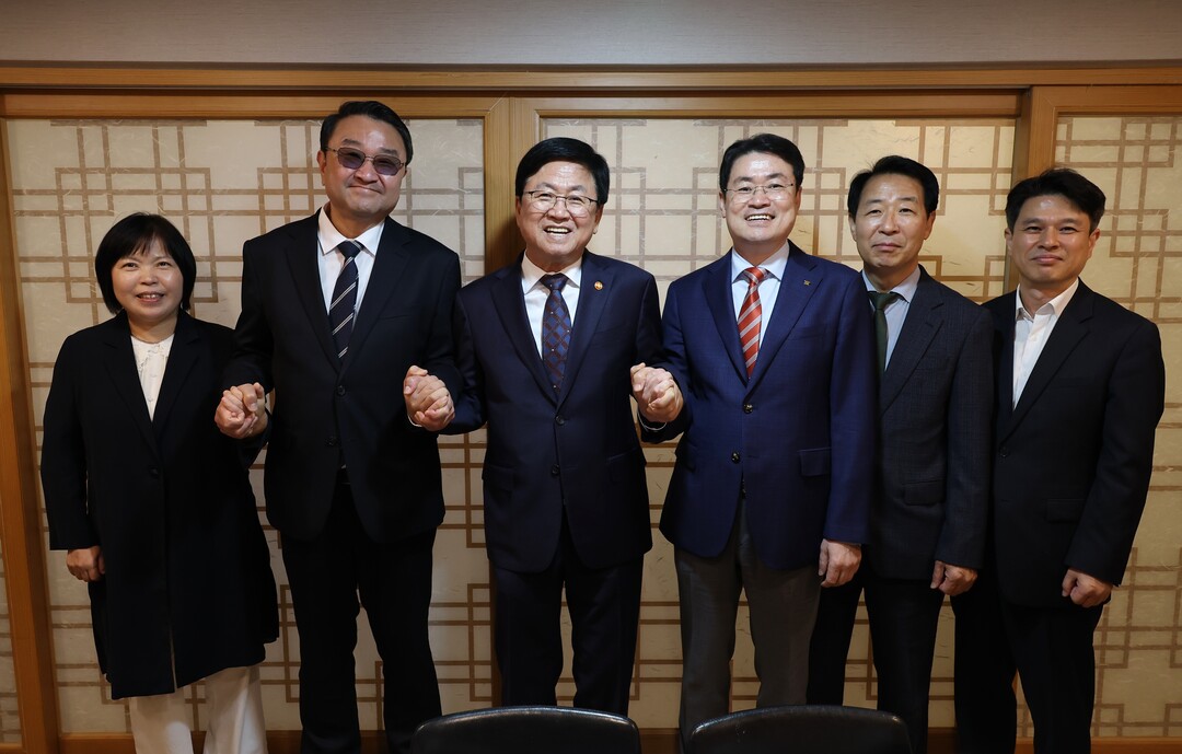 최교진 장관 “전문대학 학생 역량 제고 및 교육 혁신 지원”  전문대교협 회장 및 수석부회장(충청대학교 송승호 총장